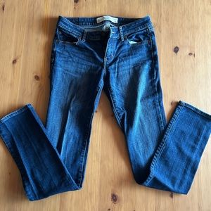 Great condition size 4 Abercrombie & Fitch jeans!
